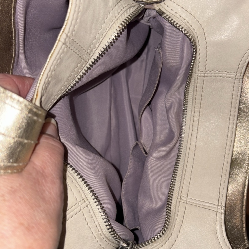 Coach Soho shoulder bag leather cream/Gold metallic trim 3 compartment F17219 - Picture 15 of 17